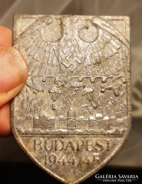 Plaque or badge-type militaria style, Budapest inscription, with German imperial mark