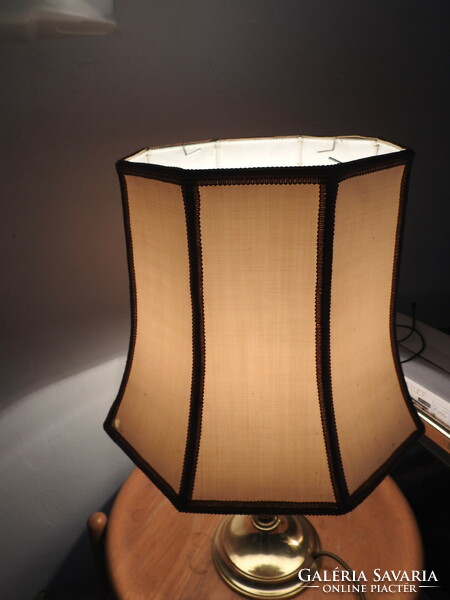 Table lamp with a copper body