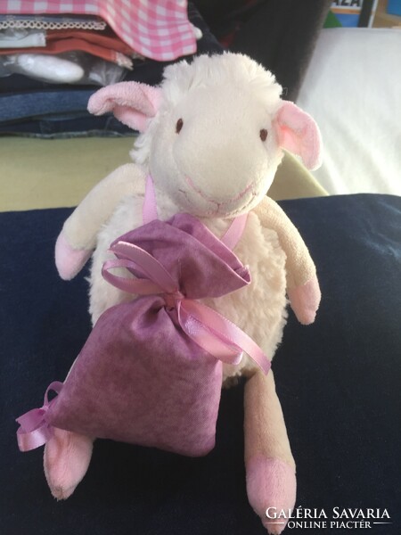 Very soft lamb with removable lavender bag