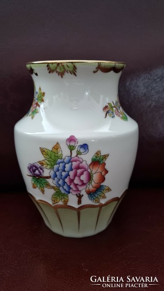 Victoria Herend pattern butterfly vase