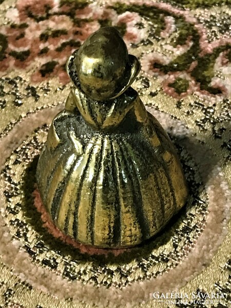 Antik, sárgaréz cselédhívó csengő, úrhölgy kosárral szobor, gyönyörű kidolgozású