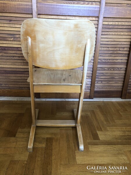 Retro child-sized chair