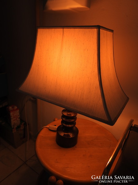 Kerámia testű asztali lámpa