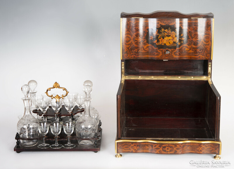 Boulle-style tantalus (drink box) - decorated with inlay