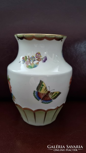 Victoria Herend pattern butterfly vase