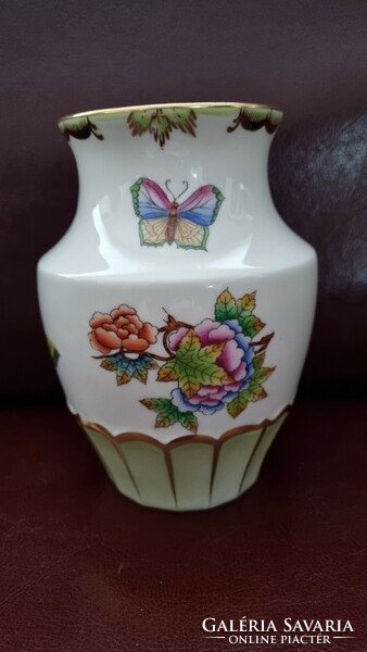 Victoria Herend pattern butterfly vase