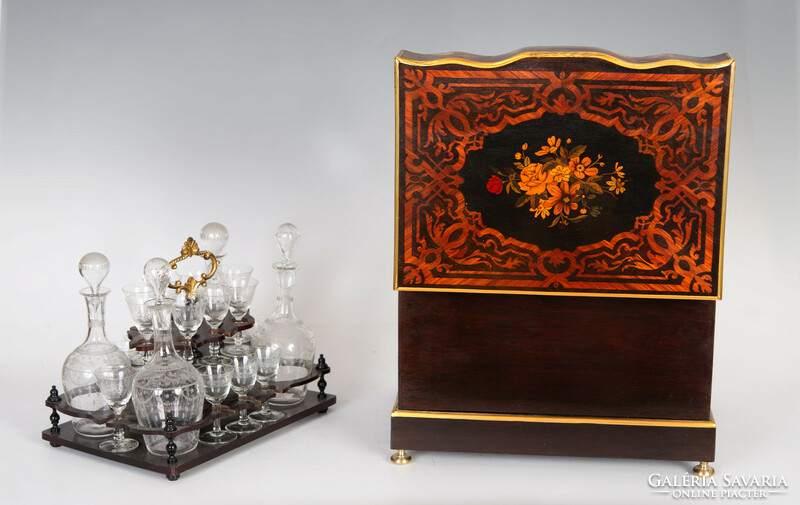Boulle-style tantalus (drink box) - decorated with inlay