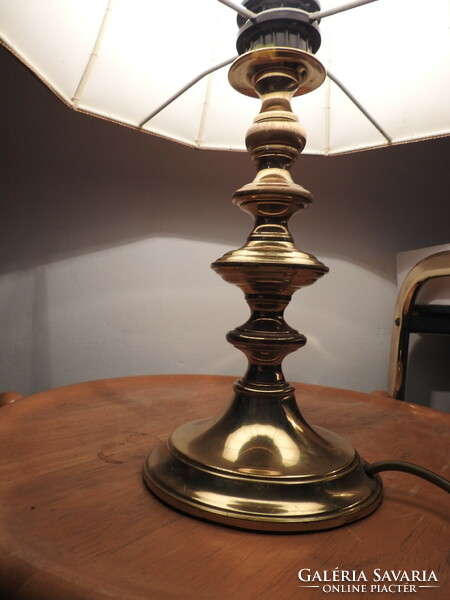 Table lamp with a copper body