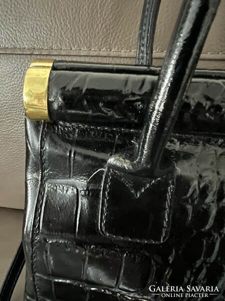 Birkin stílusú olasz, krokodil mintás lakk fekete bőr táska