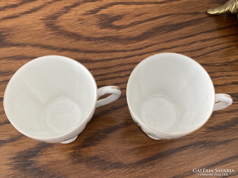 Antique geschützt cup with pair of clover patterns