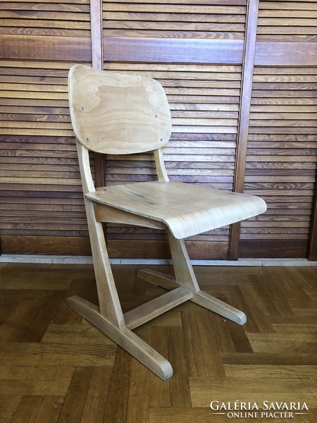 Retro child-sized chair