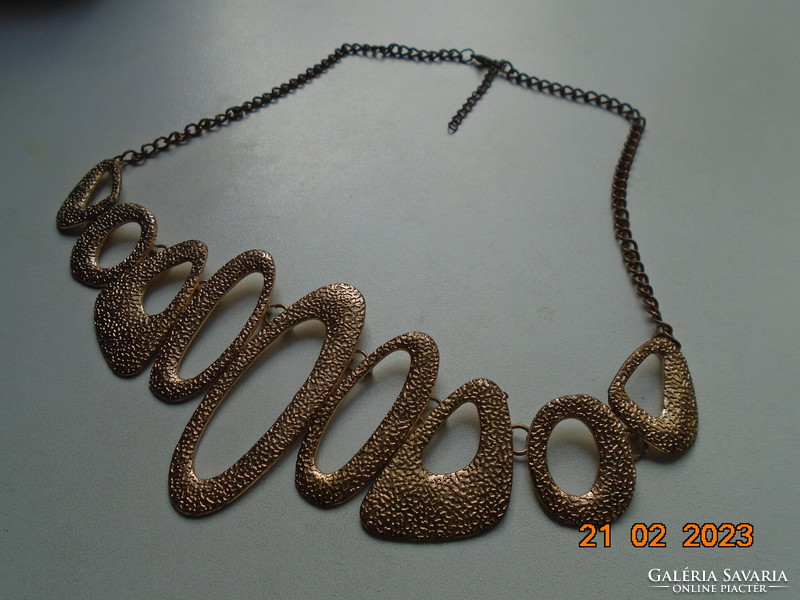 Kézzel készült 9 db aszimmetrikus ovális texturált arany hatású elemből vintage nyaklánc
