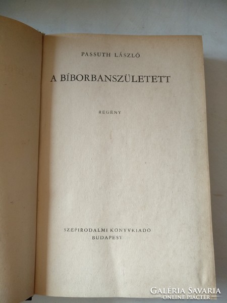 Passuth László: A bíborbanszületett, ajánljon!