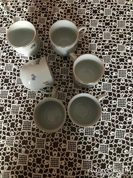 Porcelain coffee cups with flower pattern decor, work of an unknown manufacturer. In undamaged condition