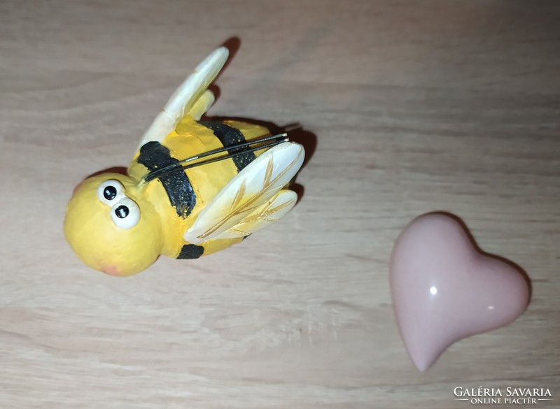 Bee bee spring ornament decoration