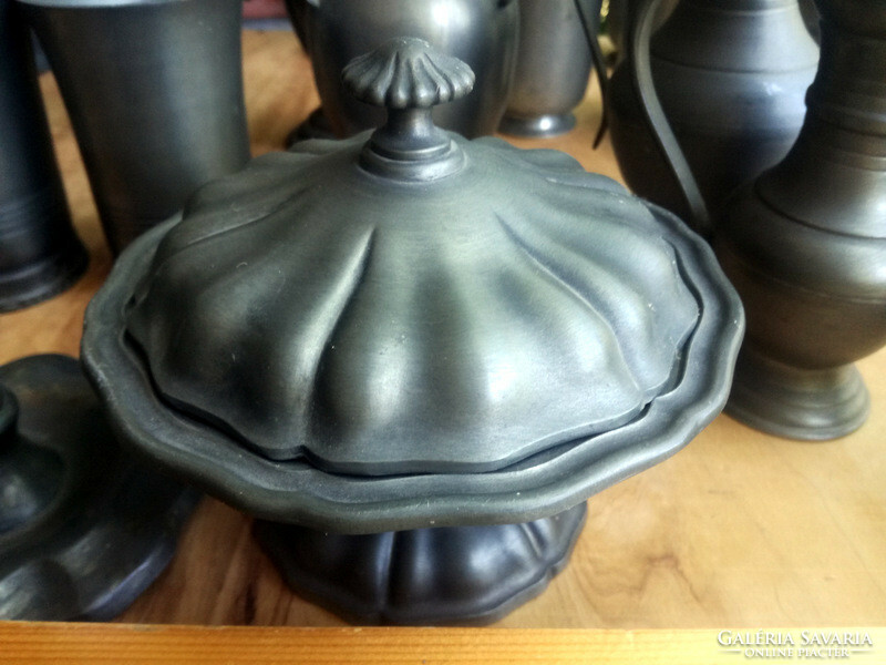 Liquidation of the collection of antique pewter stands with lids