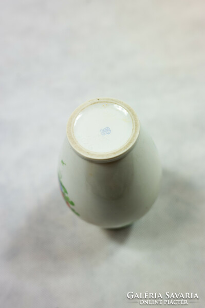 Óherendi porcelán porcelán ritkaság,14 cm-es nagyságú, hibátlan.