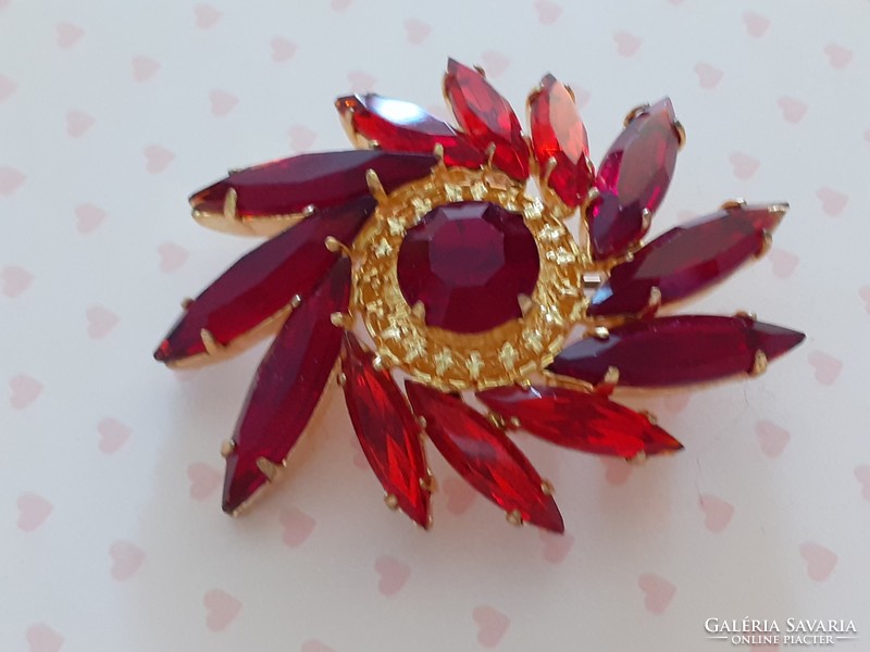 Retro metal brooch with red stones old women's badge
