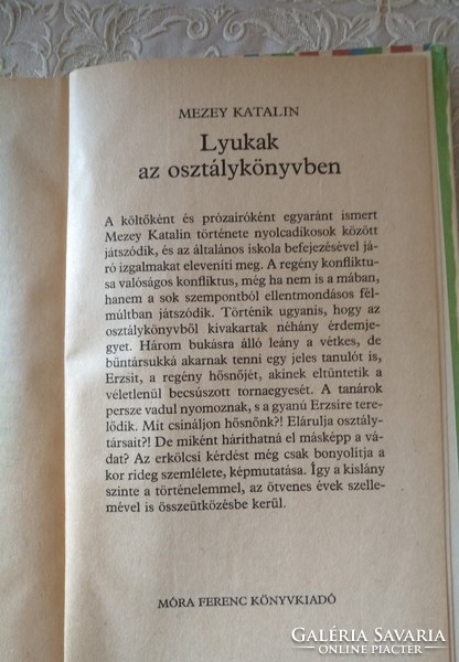 Mezey: Lyukak az osztálykönyvben, ajánljon!