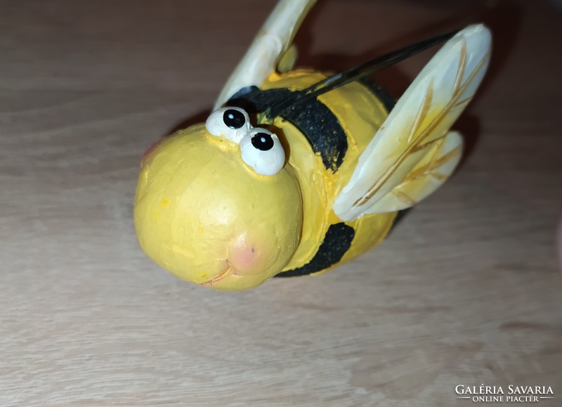 Bee bee spring ornament decoration