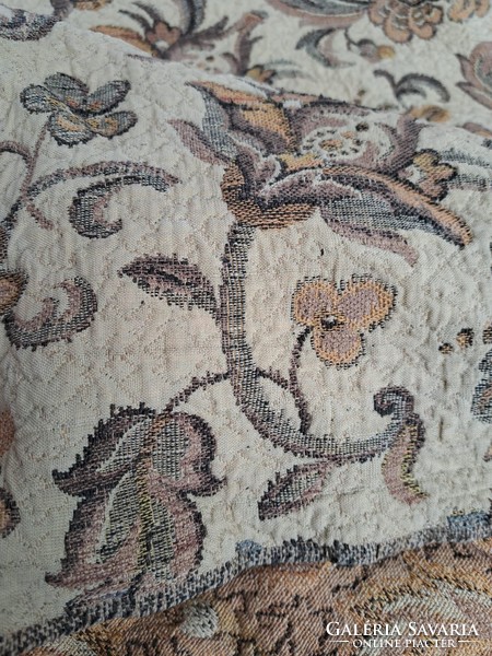 Beautiful tablecloth, wall protector, bedspread, 120*183 cm.