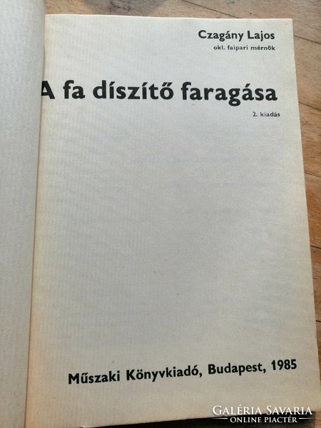 A fa díszítő faragása  könyv /Czagány Lajos 1983/