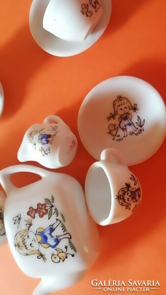 Baby porcelain set for doll house. 56.
