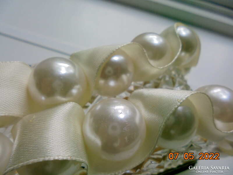 Spectacular large necklace of 22 pearls, French style, strung on a satin ribbon