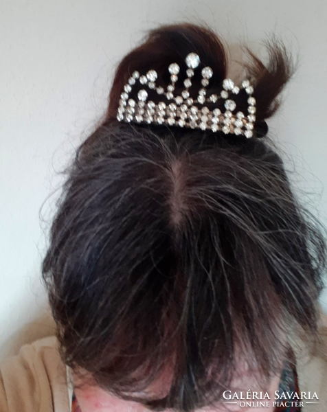 Sparkling tiara, crown-shaped wedding or casual headpiece