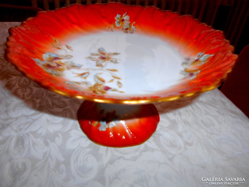 Art Nouveau bowl signed on the base from 1899 with hand painting