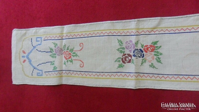 Old table runner embroidered on canvas ((24 x 112 cm)