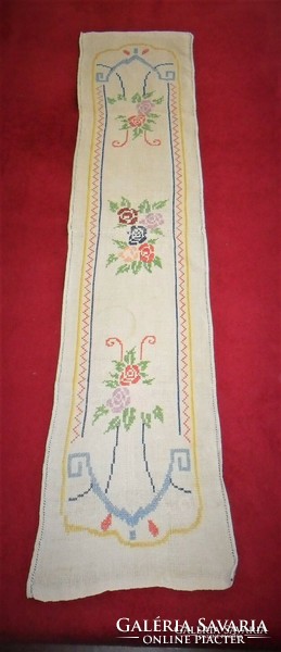 Régi , vászonra hímzett asztali futó ( ( 24 X 112 cm )