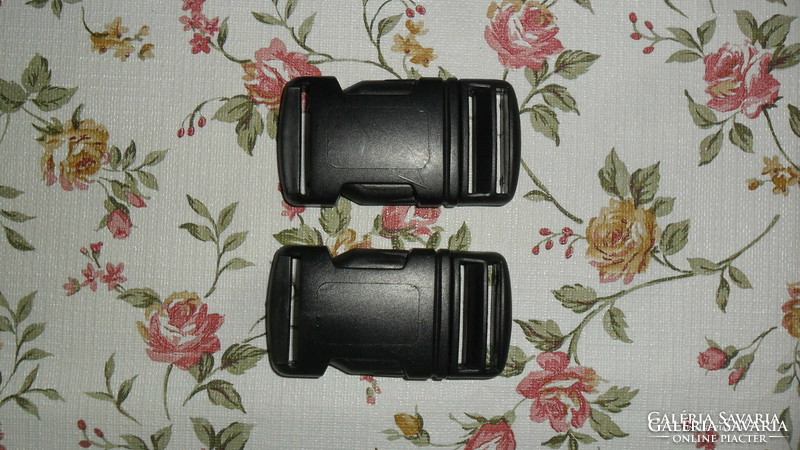 A pair of overalls / pants / bag buckles, flawless. 7 X 4 cm