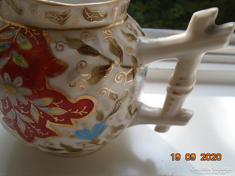 19.Hand-painted, numbered, jug-twisted jug with gold brocade flower patterns and wooden branch with pliers