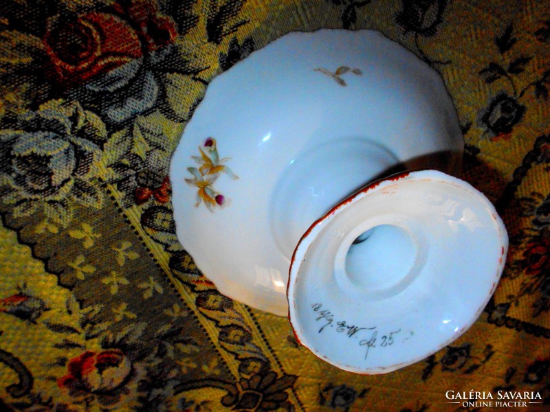 Art Nouveau bowl signed on the base from 1899 with hand painting