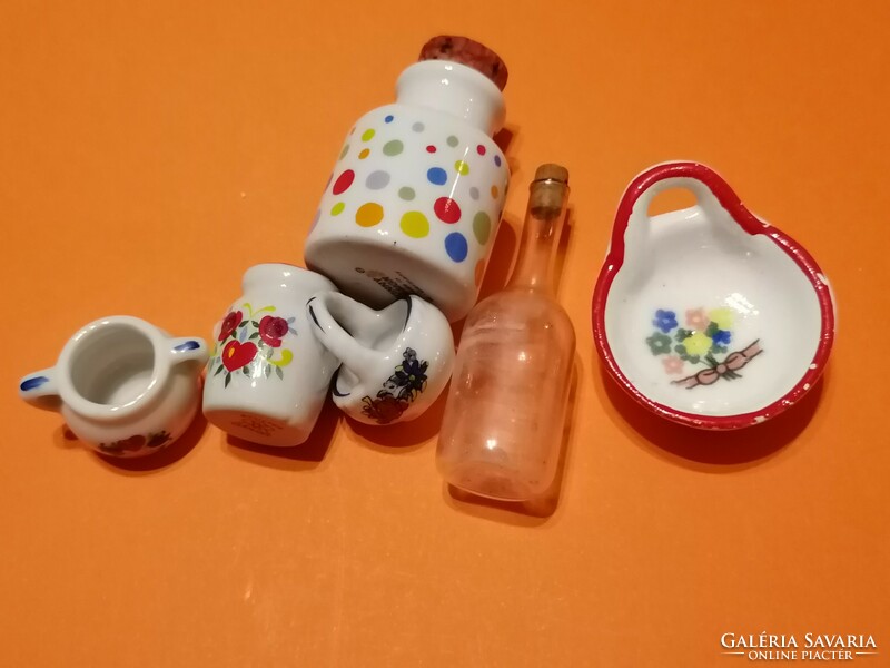 Baby porcelain for a doll house 80.