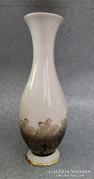 Bavarian porcelain vase with gold pattern