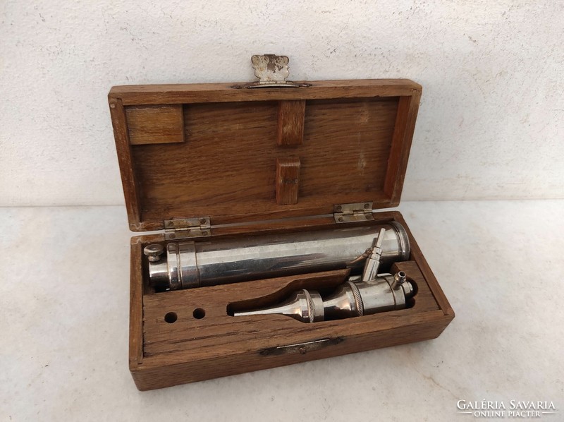 Antique medical device in doctor's pharmacy box healing 81 6689