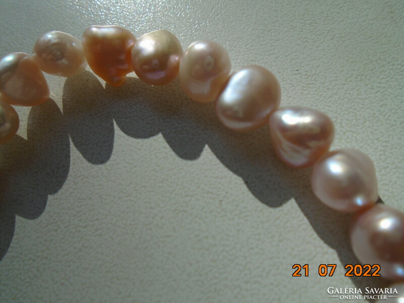Bracelet made of 25 baroque pearls