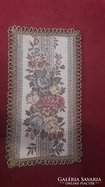 Old tapestry tablecloth (m3431)