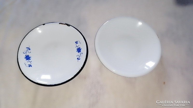 A pair of enameled floral dollhouse small plates from the 1950s 30.