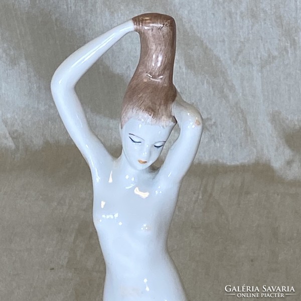 Aquincum porcelain female nude