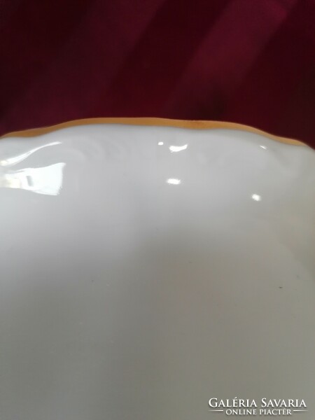 Fehér porcelán leveses tál arany színű díszítéssel