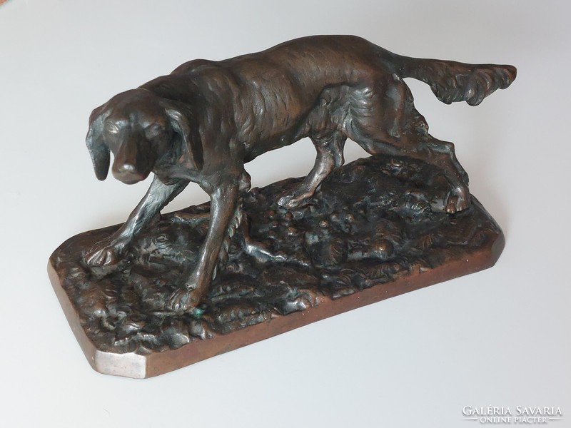 Antik bronz kutyaszobor