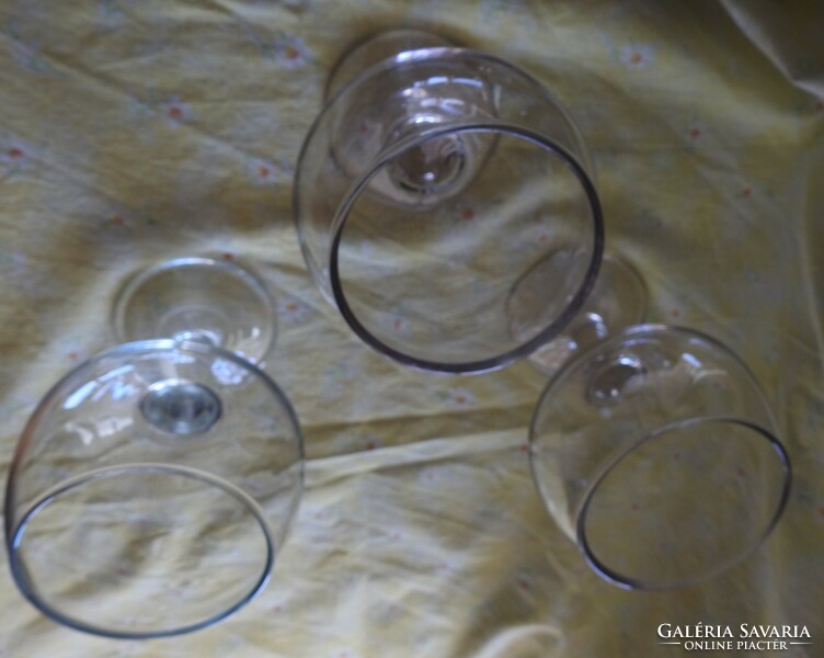 Nagyméretű talpas öblös üveg pohár készlet