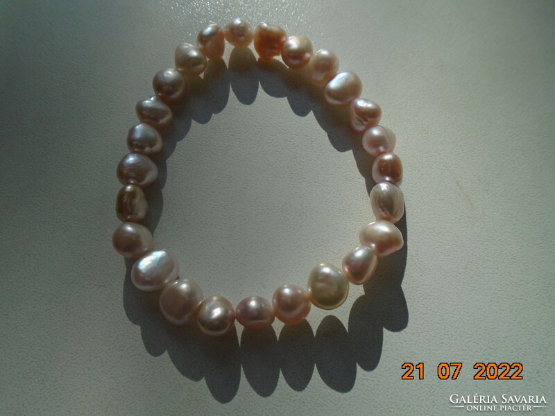 Bracelet made of 25 baroque pearls