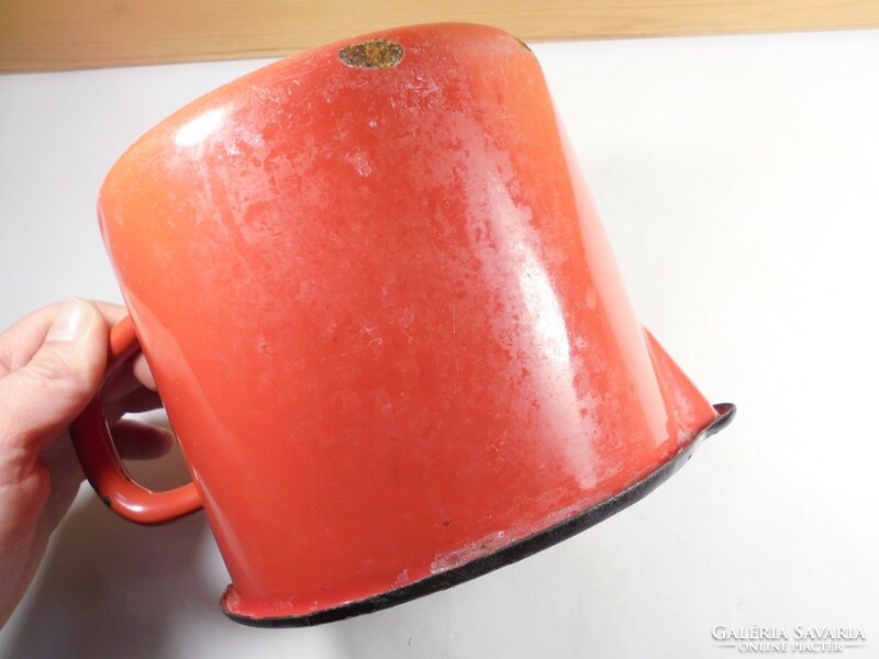 Retro old enameled metal jug with spout measuring 1.5 liters - from the 1970s