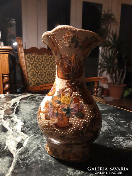 Régi virágos, arany kontúros, kézzel festett kínai váza