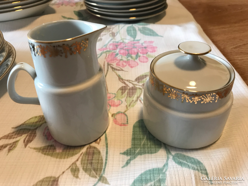 Epiag hat személyes porcelán étkészlet
