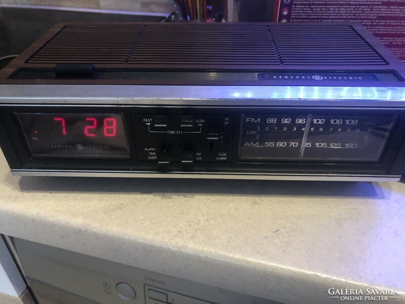General electric retro table radio clock, alarm clock